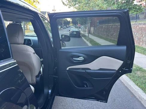 Used 2015 Jeep Cherokee Latitude image 23