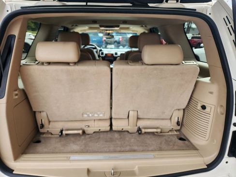 Used 2012 Cadillac Escalade Premium image 4