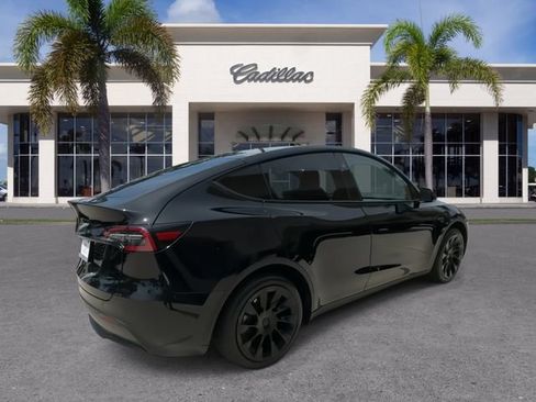 Used 2024 Tesla Model Y Long Range RWD image 14