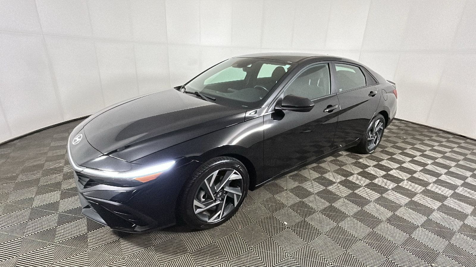 Used 2025 Hyundai Elantra Sport FWD image 8