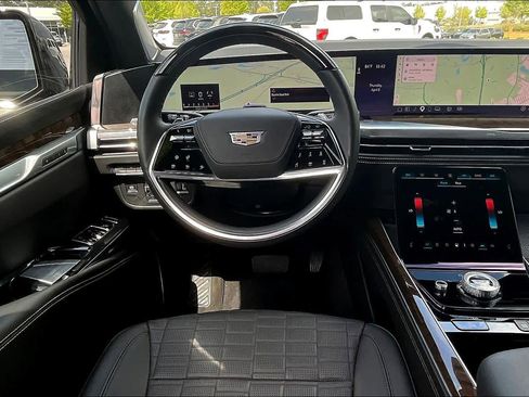 Used 2025 Cadillac Escalade ESV Sport Platinum image 6