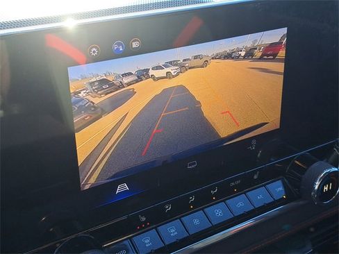 Used 2024 Chevrolet Colorado Z71 w/ Z71 Convenience Package 2 image 8