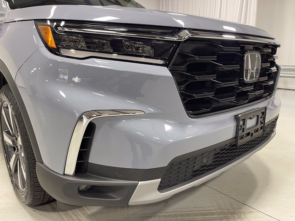 Used 2025 Honda Pilot Touring image 11