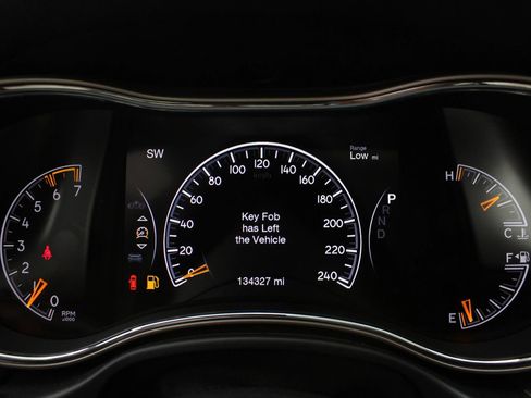 Used 2017 Jeep Grand Cherokee Overland w/ Jeep Active Safety Group AWD/4WD image 33