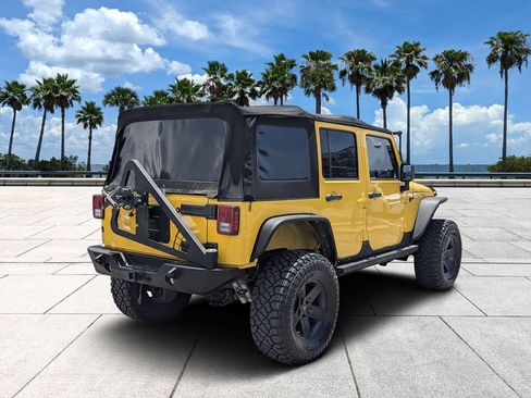 Used 2015 Jeep Wrangler Unlimited Rubicon w/ Connectivity Group AWD/4WD image 4