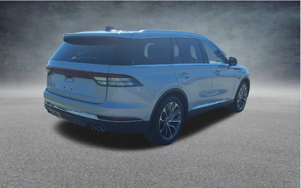 Used 2025 Lincoln Aviator Reserve RWD image 7