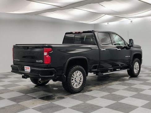 Used 2022 Chevrolet Silverado 3500 High Country w/ Technology Package image 8