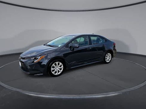 Used 2025 Toyota Corolla LE FWD image 4