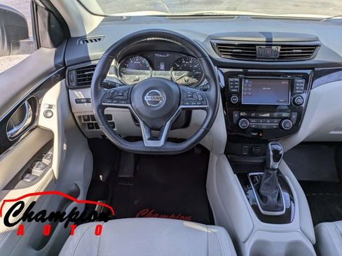 Used 2018 Nissan Rogue Sport SL FWD image 19