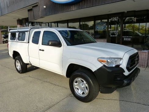 Used 2022 Toyota Tacoma SR image 6