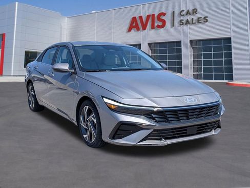Used 2025 Hyundai Elantra Limited FWD image 3