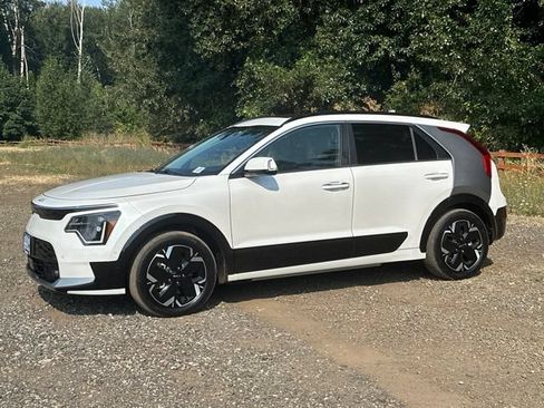 Used 2023 Kia Niro Wave FWD image 5