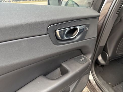 Used 2025 Volvo XC60 B5 Plus image 39