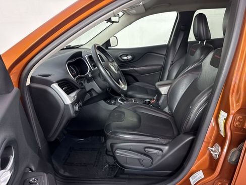 Used 2015 Jeep Cherokee Trailhawk w/ Cold Weather Group AWD/4WD image 4