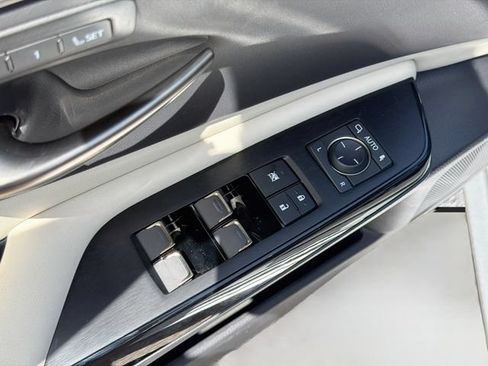 Used 2025 Lexus ES 300h w/ Premium Package FWD image 22