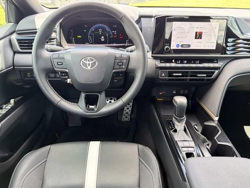 Used 2025 Toyota Camry SE FWD image 24