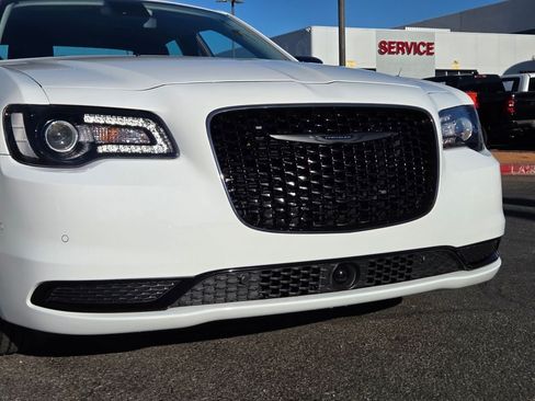 Used 2023 Chrysler 300 Touring w/ Safetytec Plus Group RWD image 7