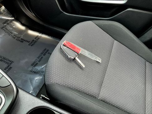 Used 2025 Kia Soul LX FWD image 33