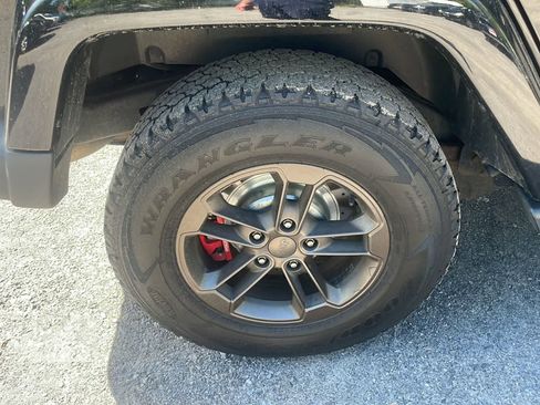 Used 2016 Jeep Wrangler Unlimited Sahara AWD/4WD image 20