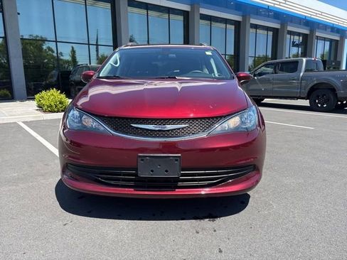 Used 2020 Chrysler Voyager LX w/ Cold Weather Group FWD image 3