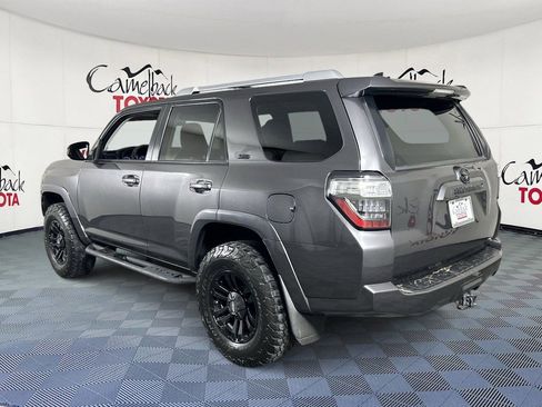 Used 2017 Toyota 4Runner SR5 AWD/4WD image 5