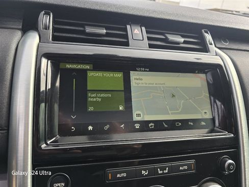 Used 2017 Land Rover Discovery HSE image 8