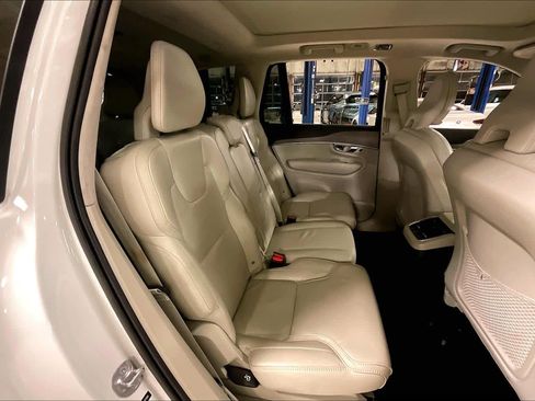 Used 2022 Volvo XC90 T8 Inscription w/ Lounge Package image 18