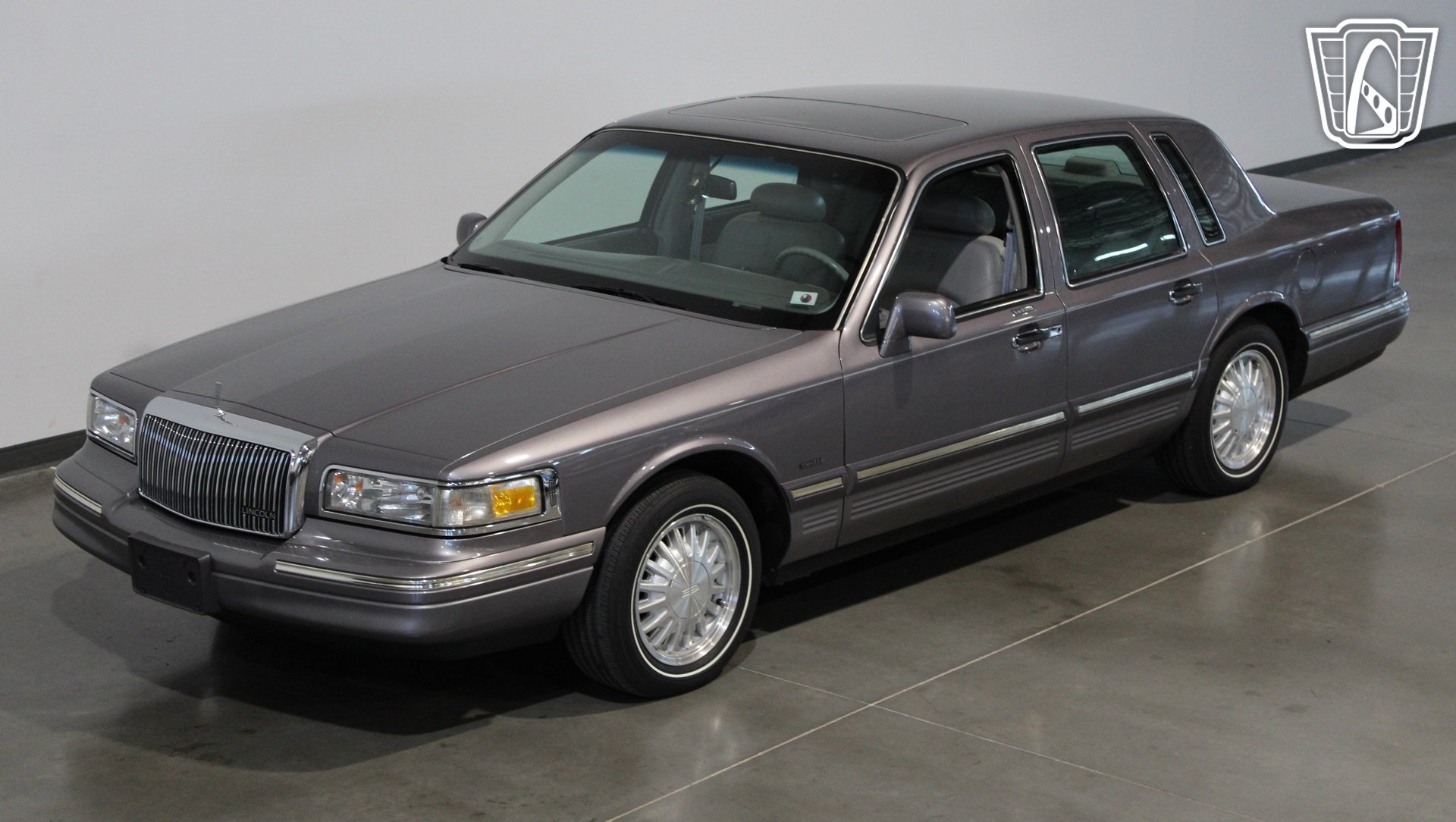 Used 1996 Lincoln Town Car Signature RWD image 21
