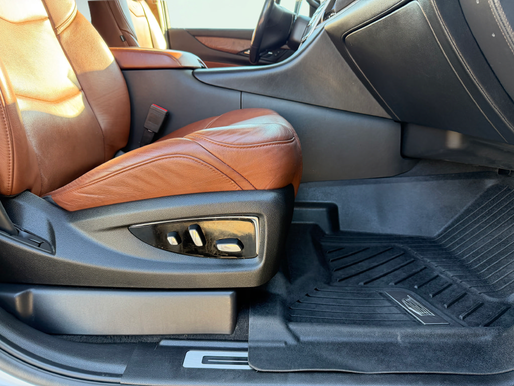 Used 2019 Cadillac Escalade Premium Luxury AWD/4WD image 34