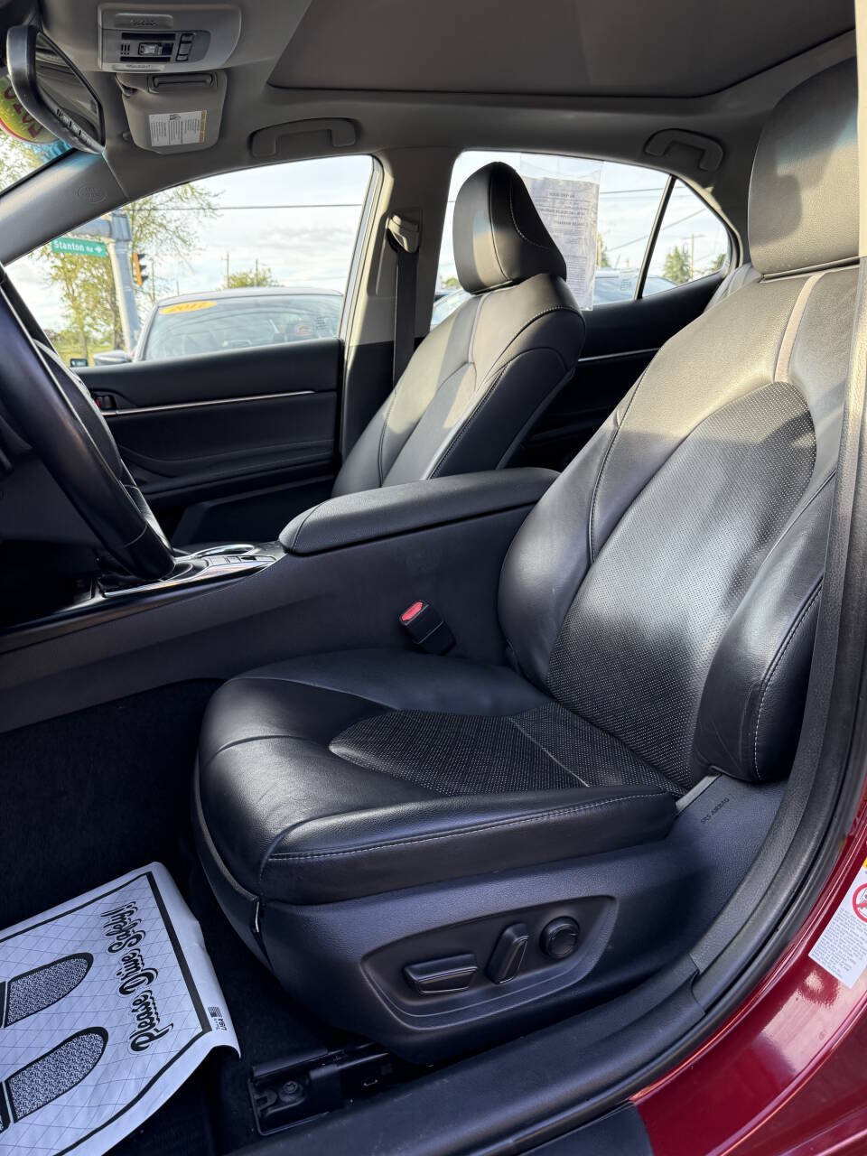 Used 2018 Toyota Camry XSE FWD image 10