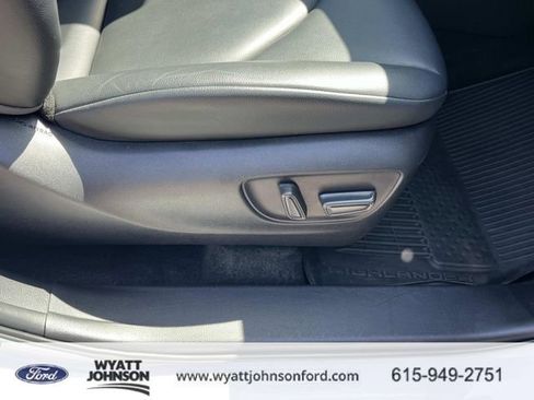 Used 2023 Toyota Highlander XLE image 26