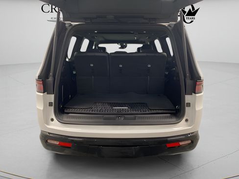 Used 2023 Jeep Wagoneer Series II AWD/4WD image 30
