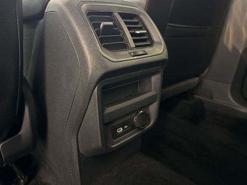 Used 2022 Volkswagen Tiguan SE FWD image 31