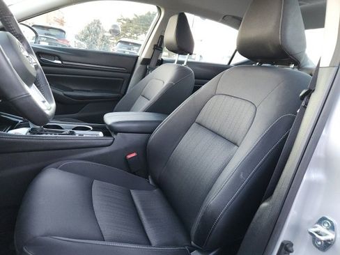 Used 2024 Nissan Altima 2.5 SV w/ SV Premium Package image 18