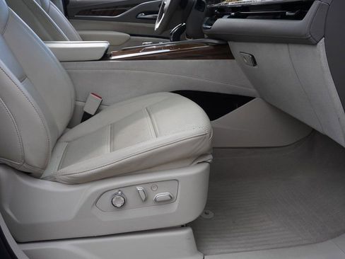 Used 2023 Cadillac Escalade ESV Premium Luxury Platinum w/ Heavy-Duty Trailer Package image 33