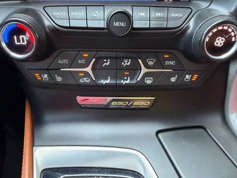 Used 2015 Chevrolet Corvette Z06 w/ 3LZ Preferred Equipment Group RWD image 17