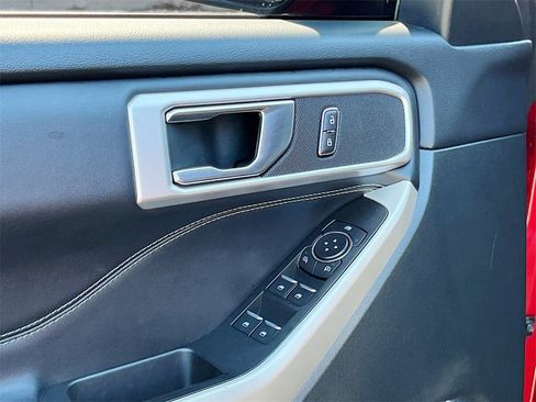 Used 2021 Ford Explorer XLT w/ Equipment Group 202A image 18