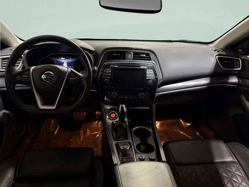 Used 2019 Nissan Maxima Platinum image 11
