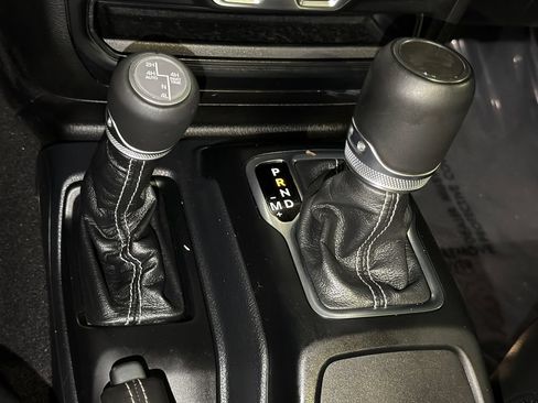 Used 2023 Jeep Wrangler Unlimited Sahara w/ Cold Weather Group AWD/4WD image 31