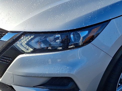 Used 2022 Nissan Rogue Sport SV w/ Technology Package image 9