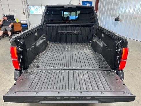 Used 2025 Toyota Tacoma SR5 AWD/4WD image 20