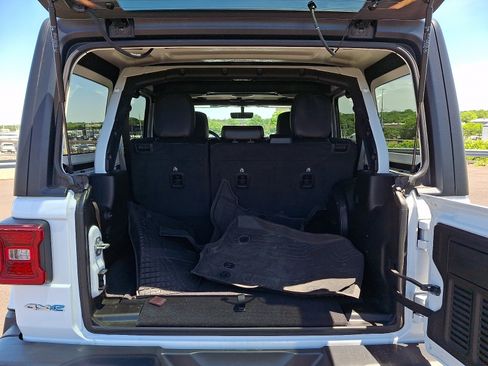 Used 2023 Jeep Wrangler Unlimited Sahara w/ Cold Weather Group AWD/4WD image 30