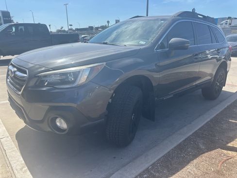 Used 2018 Subaru Outback 2.5i Limited image 1