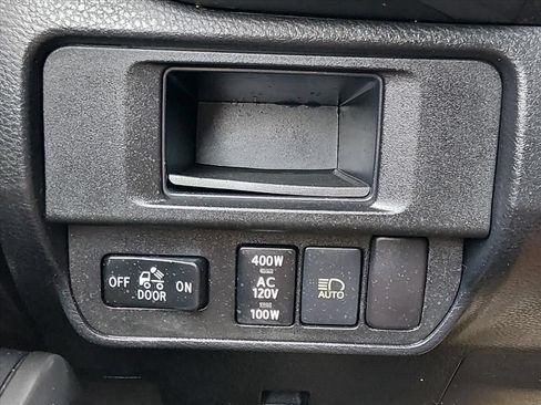 Used 2019 Toyota Tacoma 2WD Double Cab image 25
