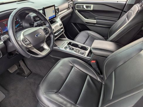 Used 2022 Ford Explorer XLT w/ Equipment Group 202A image 12