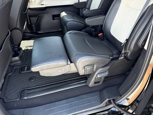 Used 2025 Toyota Sienna Limited AWD/4WD image 11