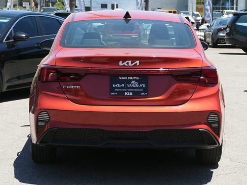 Used 2023 Kia Forte LXS w/ LXS Technology Package FWD image 6