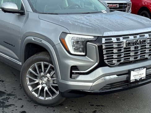 New 2026 GMC Terrain Denali w/ LPO, Black Badging Package image 3