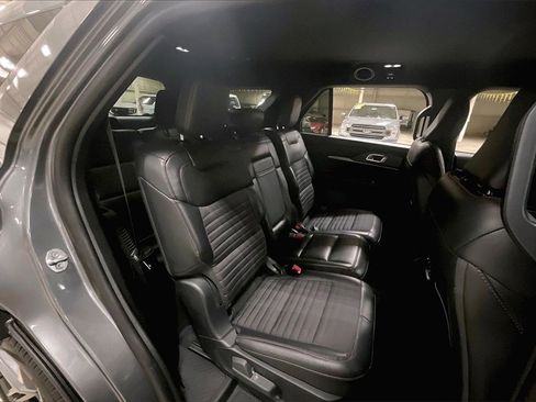 Certified 2025 Ford Explorer ST-Line w/ ST-Line Street Pack image 25