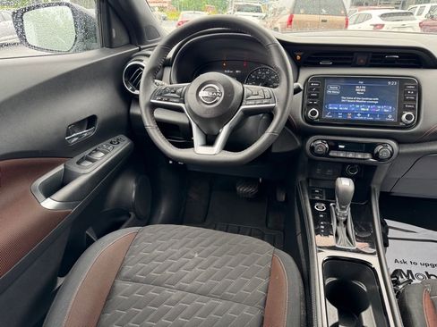 Used 2022 Nissan Kicks SR w/ Exterior Package image 12